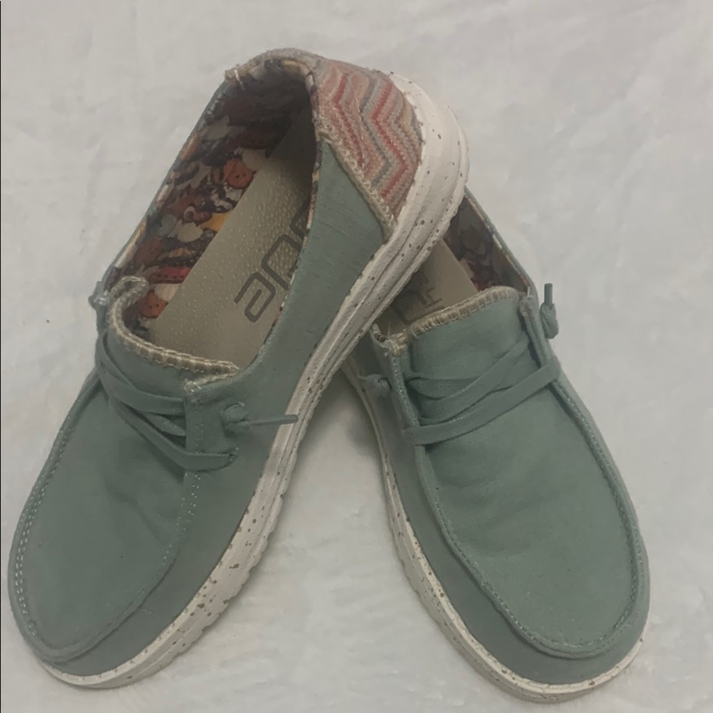 Hey Dude Womens Casual Green Shoes size 6